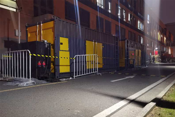 坡头柴油发电机组的输出电压是如何调节的？