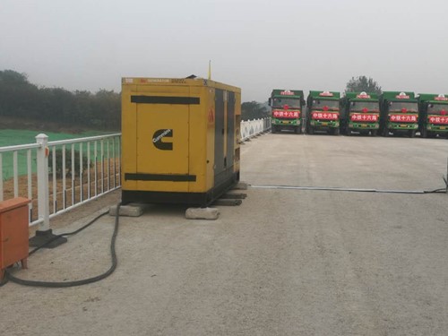 坡头电力系统的稳定性和设备兼容性如何影响发电机组的频率规格？