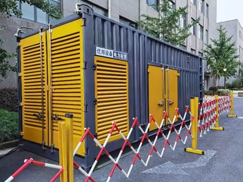 坡头如何使用转速表检查发动机的转速？